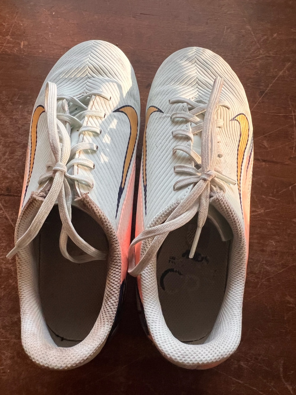 Youth Nike Jr. Vapor
16 Club Mercurial Dream Speed cleats